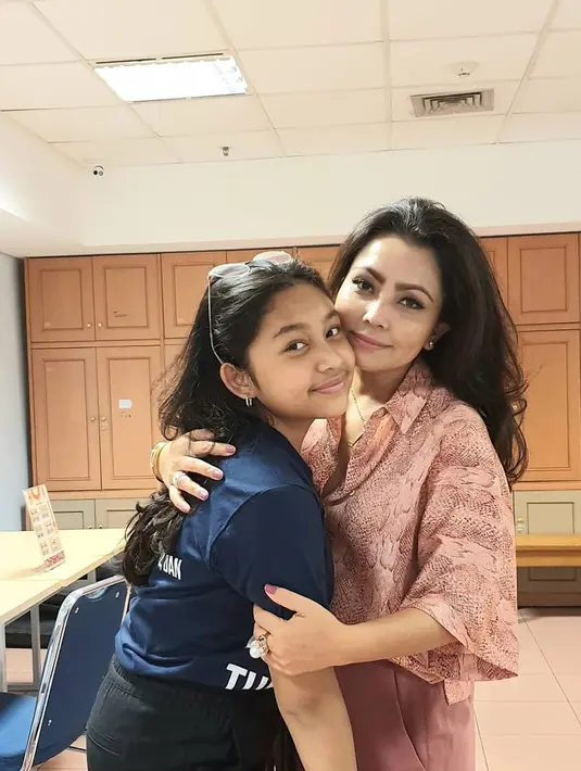 (Instagram/mayangsaritrihatmodjoreal)