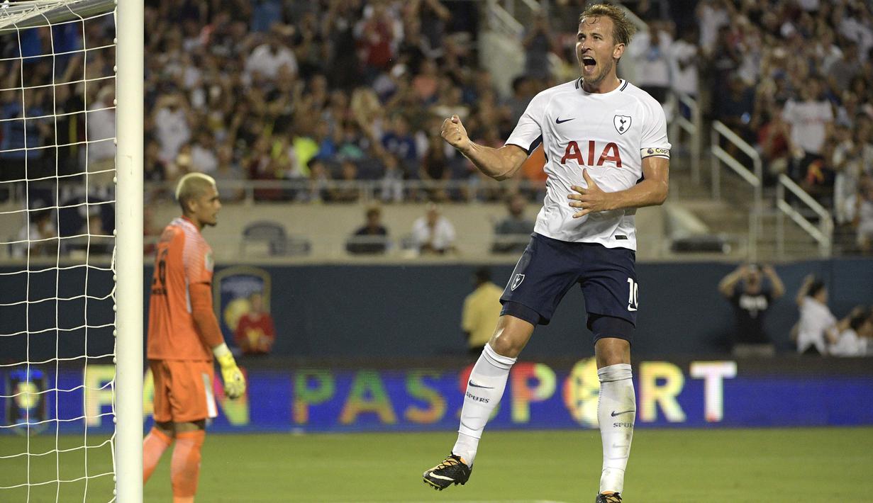 Penyerang Tottenham, Harry Kane bisa menjadi kandidat top scorer pada musim 2017-2018, Musim 2016-2017 Kane berhasil tampil apik dengan 30 penampilnan dan mencetak 29 gol di Premier League. (Phelan Ebenhack/AP Images for International Champions Cup)