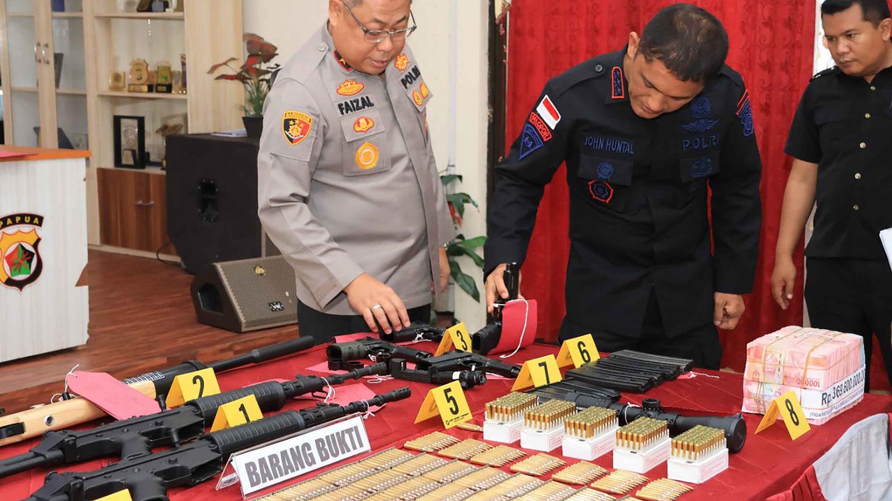 FOTO: Penampakan Senjata Api dan Amunisi yang Akan Diselundupkan kepada KKB Puncak Jaya