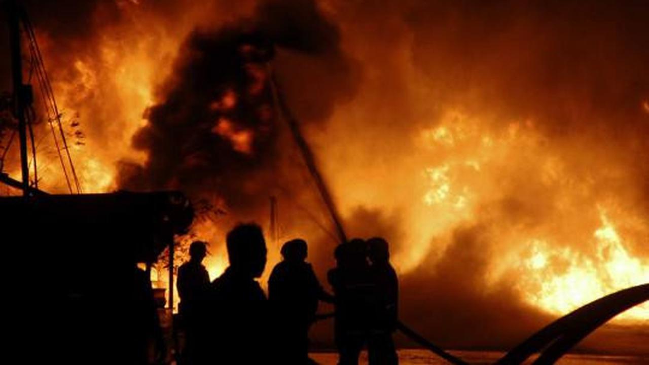 Gudang oli habis terbakar di Pluit