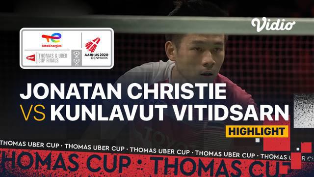 Berita video highlights pertandingan ketiga Indonesia vs Thailand di Grup A Piala Thomas 2020, di mana Jonatan Christie menelan kekalahan, Senin (11/10/2021) malam hari WIB.