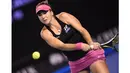 Petenis Swiss, Belinda Bencic tampil gemilang saat berhadapan dengan petenis Ukraina, Kateryna Bondarenko pada hari ke-5 turnamen tenis Australian Open 2016, di Melbourne, Jumat (22/1/2016). (AFP/Greg Wood)