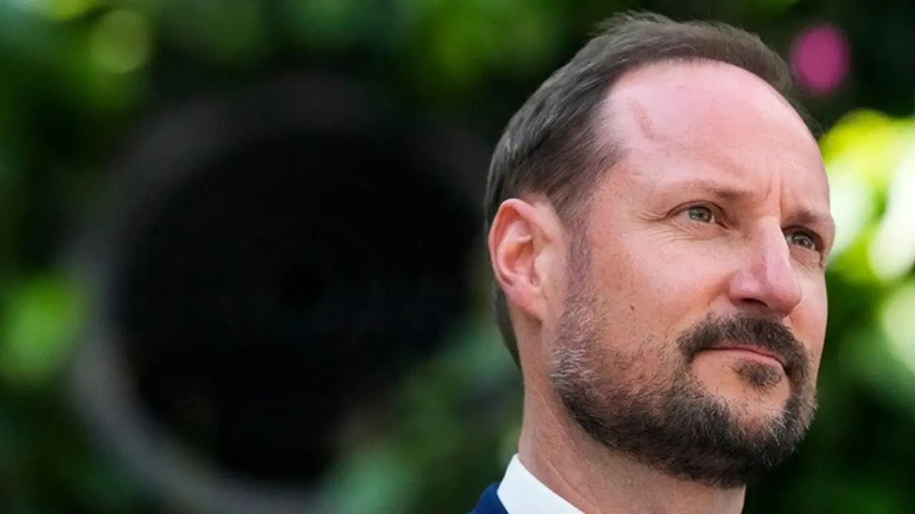 Raja Haakon VIII dari Norwegia.