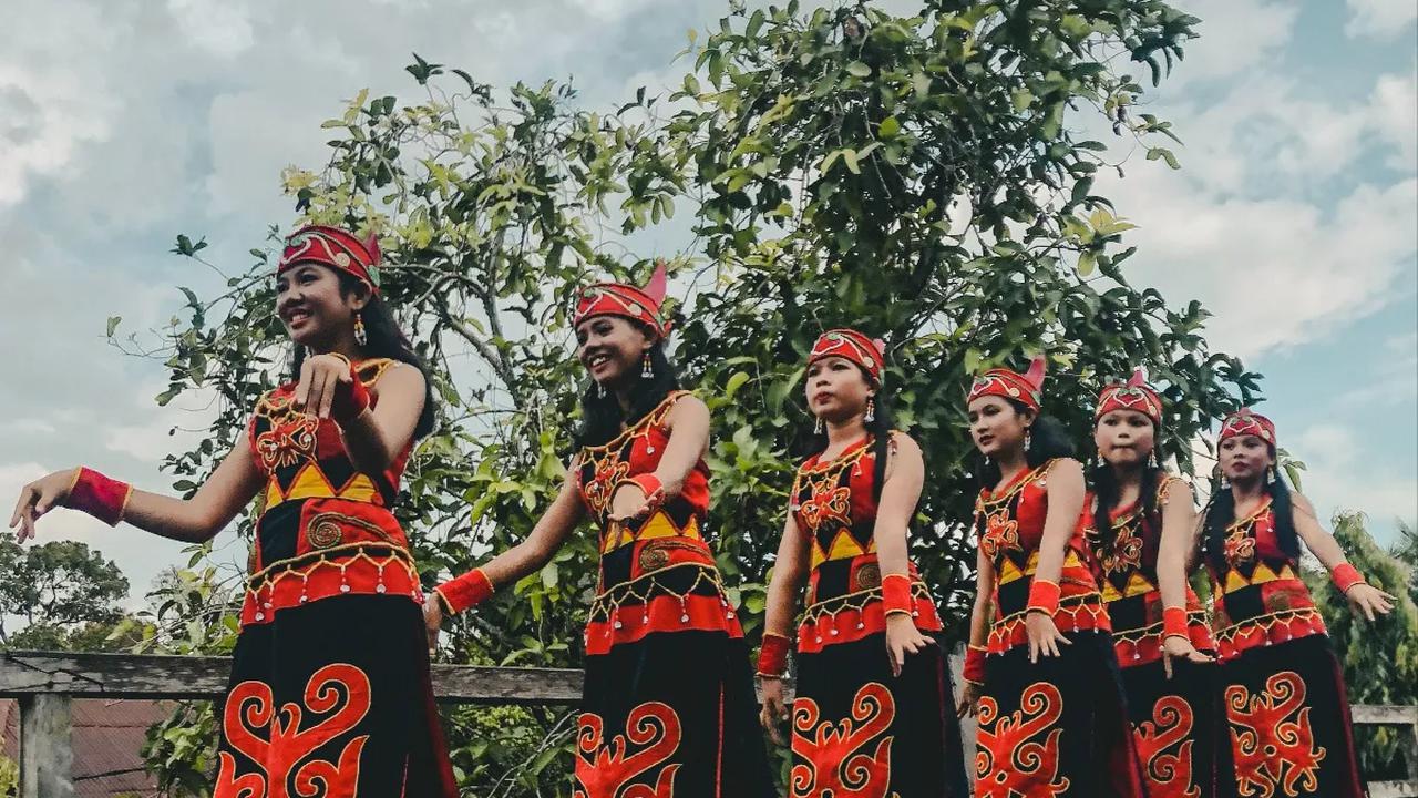 Kemeriahan terlihat saat pembukaan Pekan Gawai Dayak