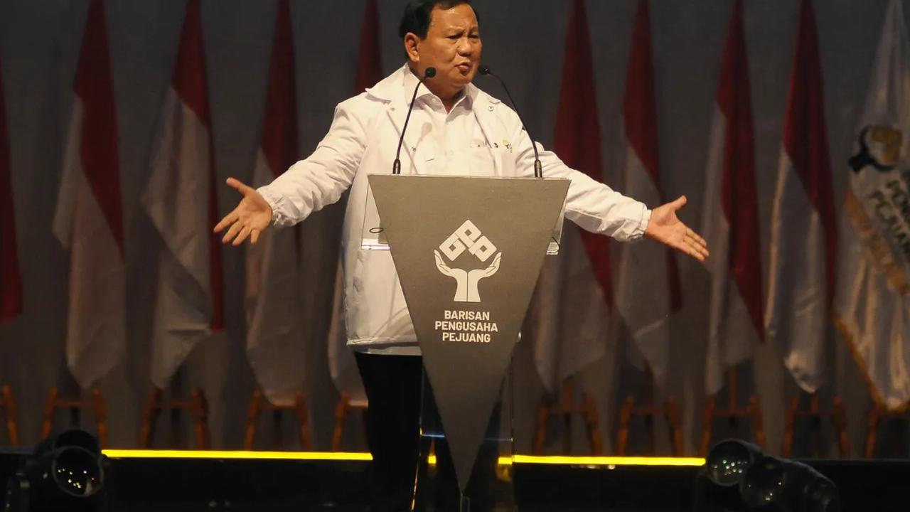 Prabowo bergurau bahwa pengusaha di Indonesia hanya keren di gayanya saja. Padahal, mereka pusing memikirkan utangnya.<br>