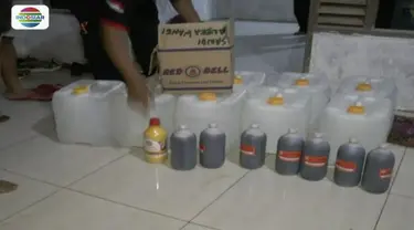 Aparat kepolisian perketat pemeriksaan di Pelabuhan Ketabang, Banyuwangi, Jawa Timur, untuk memberantas peredaran minuman keras oplosan.