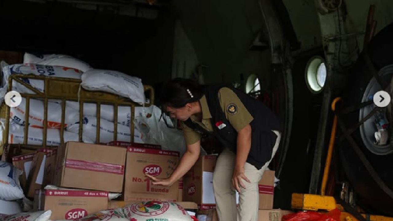 Zita Anjani Bagikan Bantuan Presiden untuk Korban Banjir Bandang Sumatera, Pakai Sepatu Putih