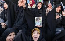 Tangis Duka Kematian Ayatollah Khamenei, Warga Turun ke Jalan Kutuk Serangan AS-Israel