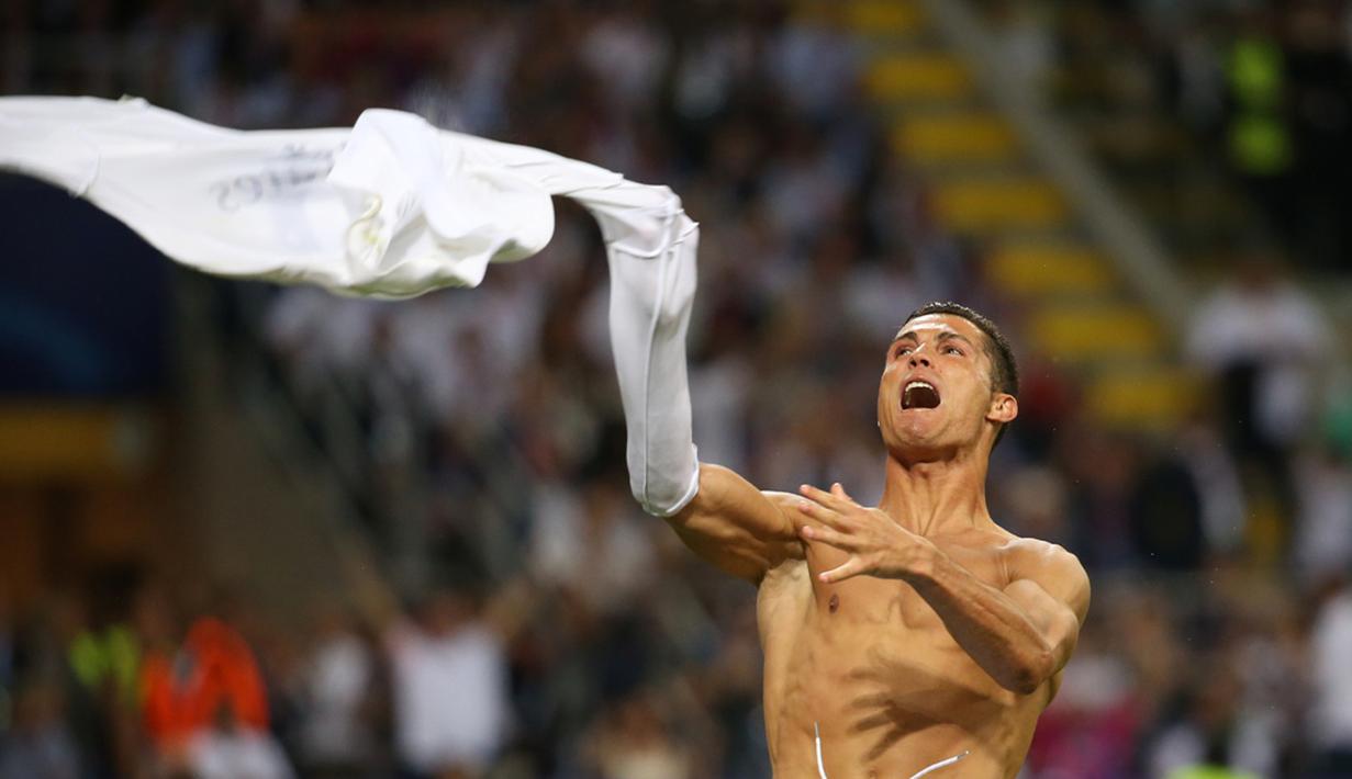 Ekspresi pemain Real Madrid, Cristiano Ronaldo, setelah mencetak gol penentu dalam adu penalti melawan Atletico Madrid pada final Liga Champions di Stadion San Siro, Milan, Minggu (29/5/2016) dini hari WIB. (Reuters/Stefano Rellandini)