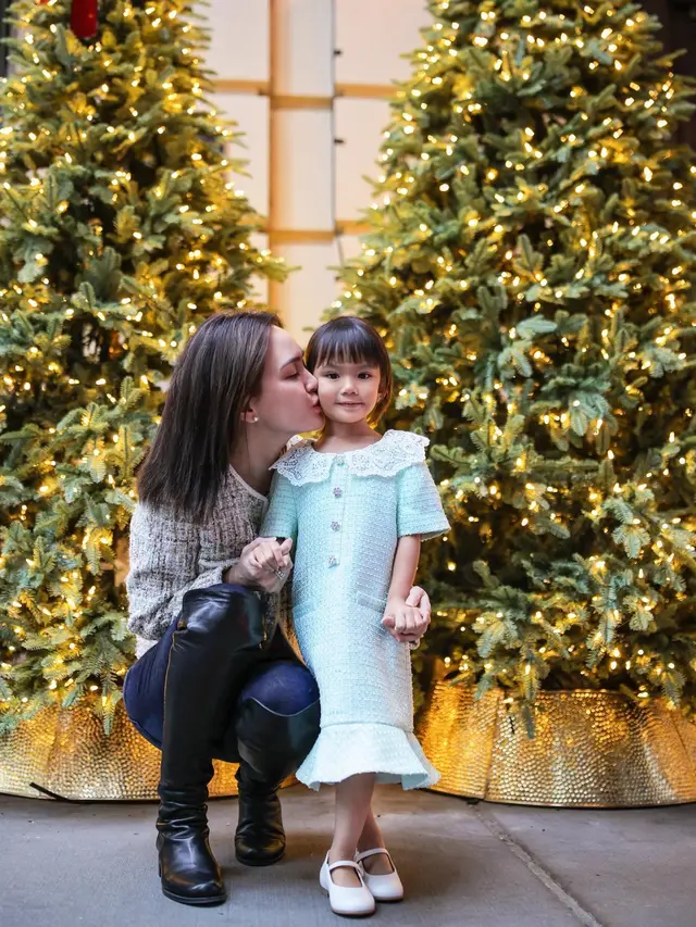 7 Potret Shandy Aulia Rayakan Natal di New York, Bareng Mantan Suami