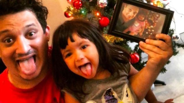 Pablo Fracchia dan Mia, anak yang ia adopsi