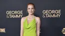 Jessica Chastain berpose saat tiba menghadiri pemutaran perdana film "George & Tammy," di Goya Studios di Los Angeles (21/11/2022). Aktris pemenang Oscar berusia 45 tahun ini memilih warna pop saat ia melangkah ke karpet merah glamor bersama dengan sesama pemeran dan selebriti lainnya. (Photo by Jordan Strauss/Invision/AP)