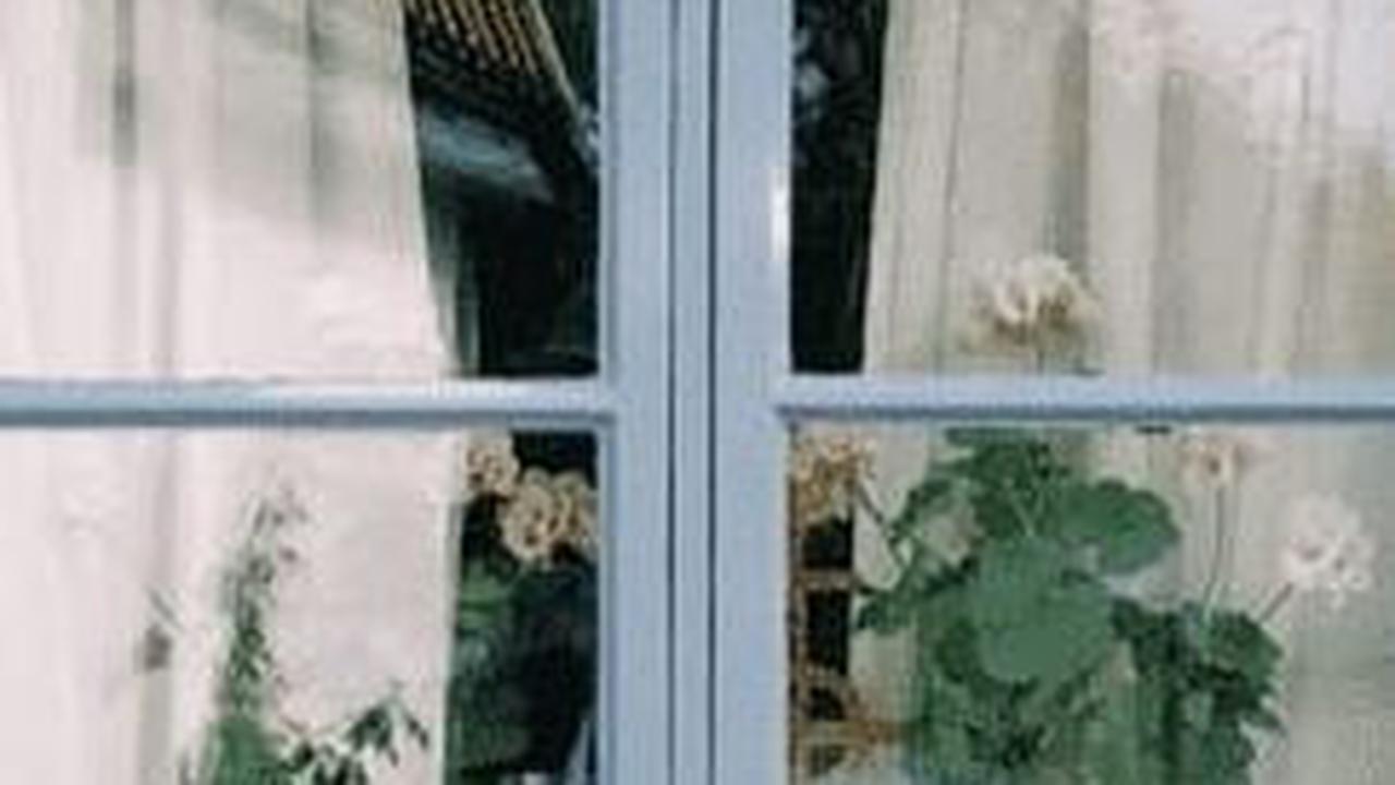 3. Jendela Klasik Eropa Casement<br>