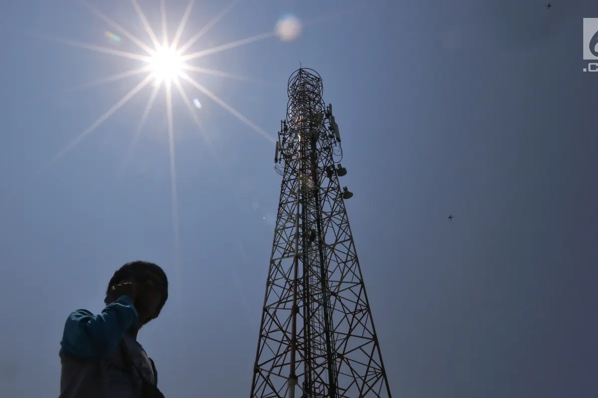 Melihat Perawatan Tower Telekomunikasi di Kepulauan Seribu