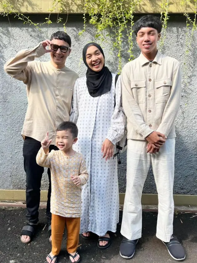 Tika Bravani dan keluarga (Instagram/tikabravani)