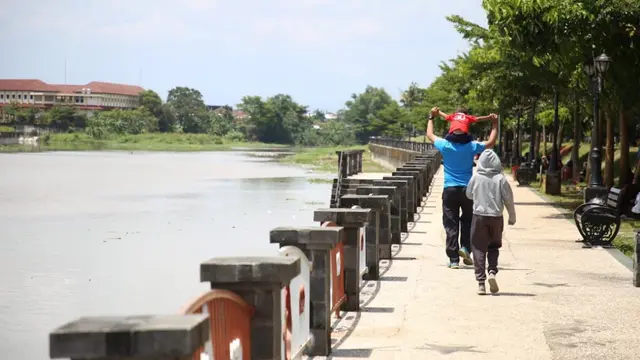 Kementerian PUPR telah menyelesaikan pembangunan di Bendung Tirtonadi berupa pembangunan Dinding Penahan Tanah, perkuatan lereng (revetment), dan penataan kawasan tepi sungai (landscape) dengan anggaran Rp 29,2 miliar. (Dok Kementerian PUPR)