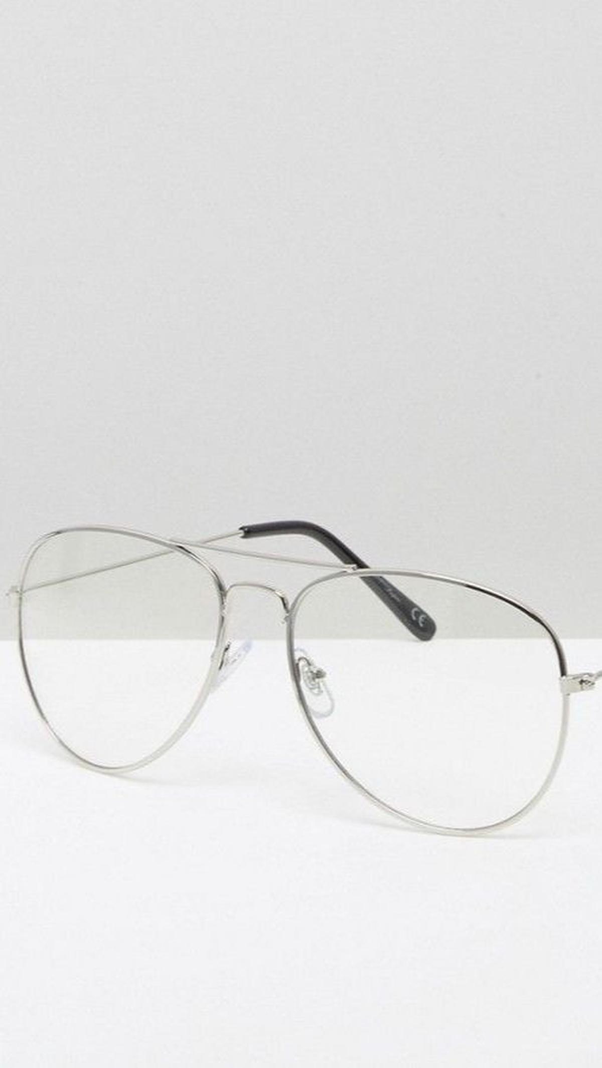 <b>Bentuk Kacamata Aviator</b>