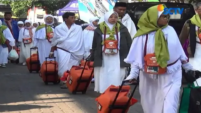 Memasuki gelombang dua, ribuan jamaah calon haji embarkasi haji Donohudan Boyolali, Jawa Tengah, diberangkatkan ke Tanah Suci.