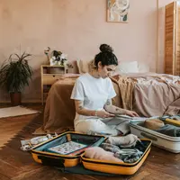 Ikuti tips di bawah ini agar barang bawaanmu lebih ringkas dan efisien (Foto/Sumber: Pexels.com/Vlada Karpovich)