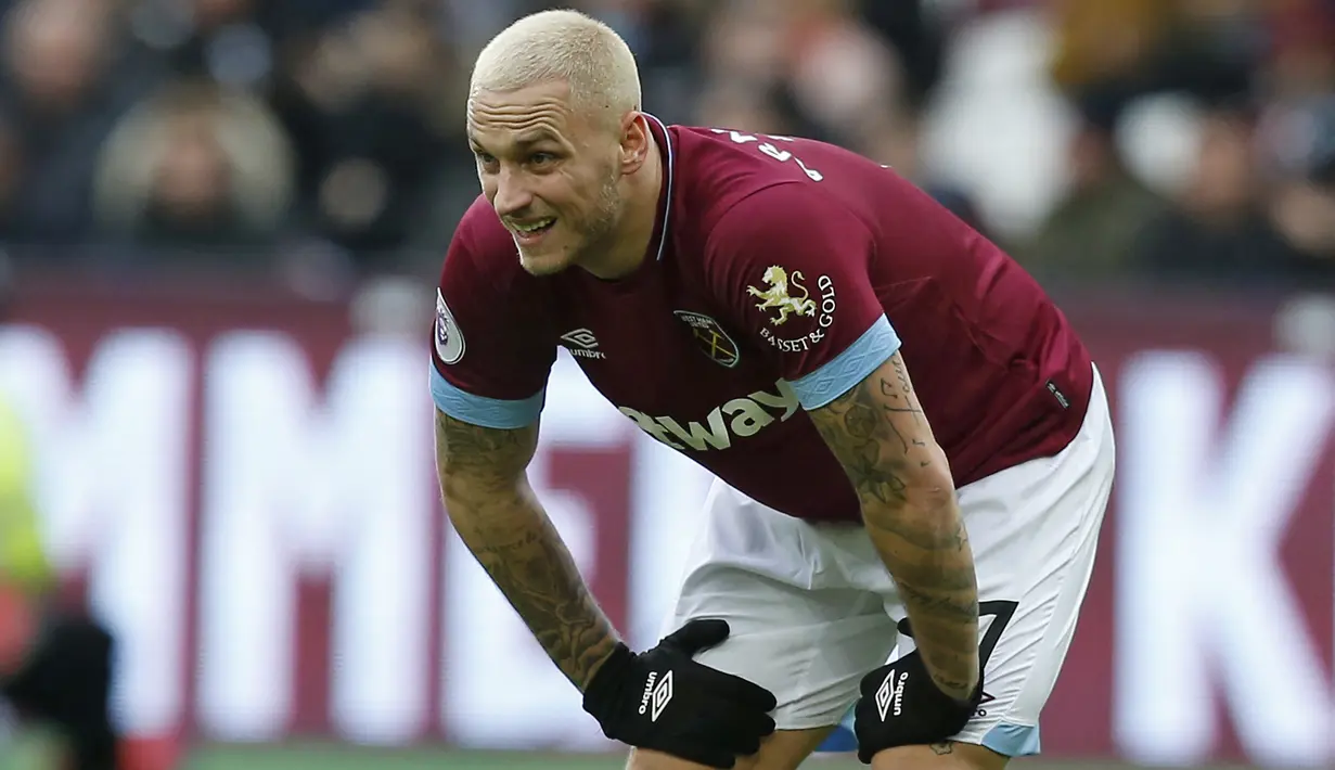 Marko Arnautovic. Striker Austria berusia 33 tahun yang sejak awal musim 2021/2022 membela Bologna ini menjadi salah satu pemain termahal yang pernah didatangkan West Ham United. Ia didatangkan The Hammers pada awal musim 2017/2018 dari Stoke City dengan nilai transfer 22,3 juta euro atau kini setara Rp338 miliar. Selama 2 musim membela West Ham United, ia total tampil dalam 65 laga di semua ajang dengan torehan 22 gol dan 12 assist. (AFP/Ian Kington)