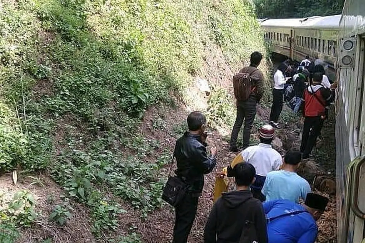 KA Serayu anjlok
