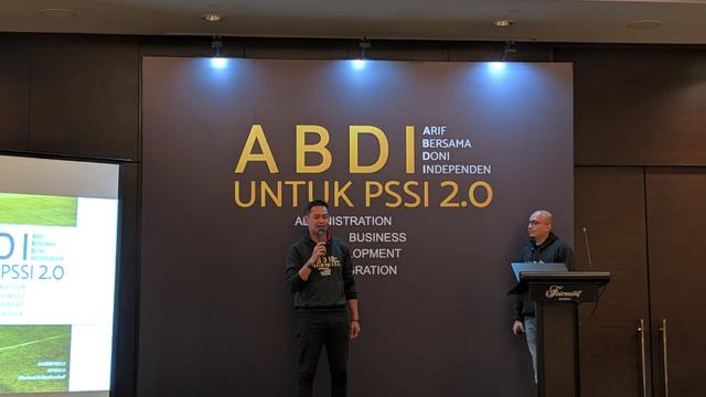 Deklarasi CEO Nine Sport Inc dan Bandung Premier League, Arif Putra Wicaksono dan Doni Setiabudi untuk maju dalam bursa calon ketua umum PSSI di Hotel Fairmont, Jakarta, Senin (9/9/2019).