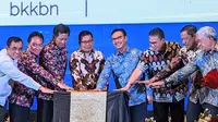 Kepala BKKBN Hasto Wardoyo (tengah/batik biru) tanggapi isu makanan tamabahan pencegah stunting di Depok yang tak sesuai dengan anggaran dari Kemenkes, Jakarta (28/11/2023).