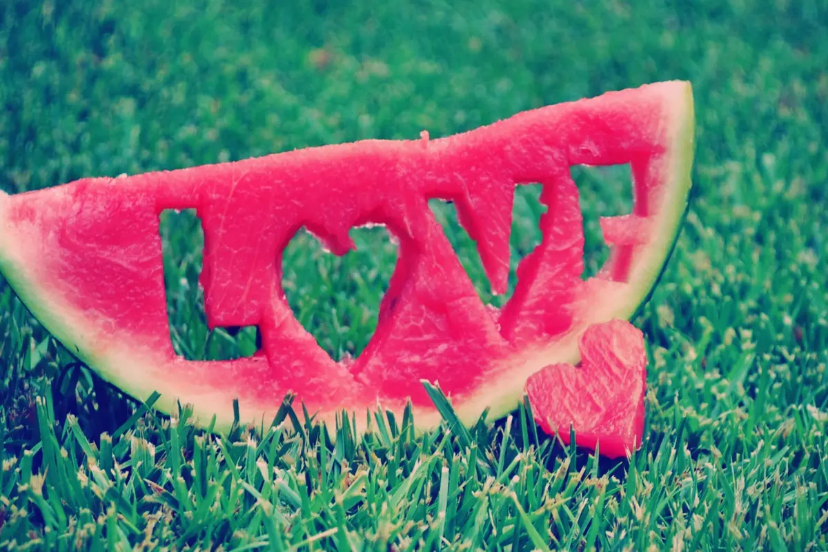 Sedang Jatuh Cinta? 10 Gambar Lucu DP BBM Ini Cocok Buat Kamu