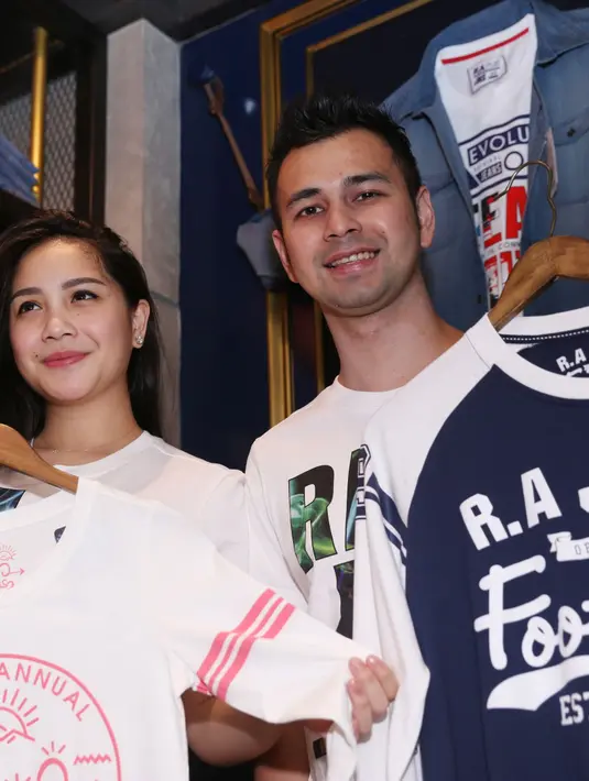 Tidak sedikit kalangan selebritis yang juga membuat ladang uang di samping pekerjaannya sebagai publik figur, contohnya pasangan Raffi Ahmad dan Nagita Slavina. (Nurwahyunan/Bintang.com)