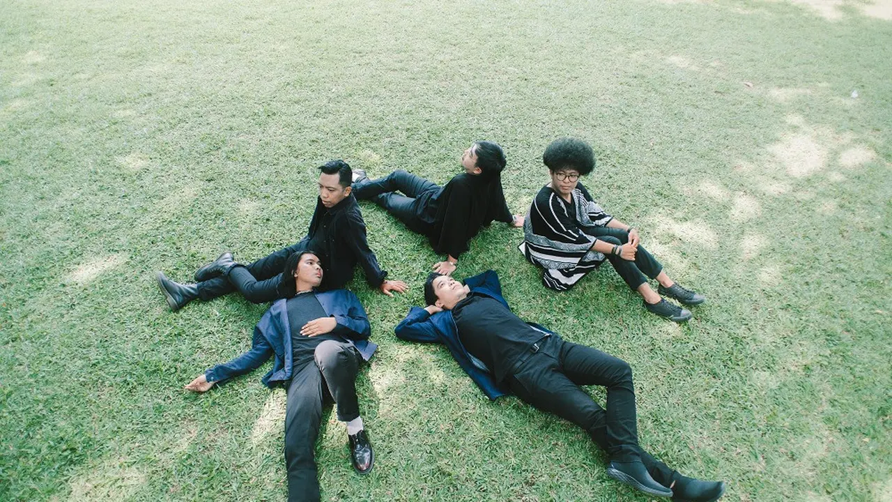 Band Good Morning Everyone. (ist)