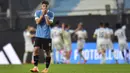 Reaksi kecewa pemain Uruguay U-20, Andreas Ferrari setelah timnya kebobolan pada pada lanjutan Grup E Piala Dunia U-20 2023 melawan Inggris U-20 di Estadio Ciudad de La Plata, Argentina, Jumat (26/05/2023) WIB. Laga dimenangkan oleh Inggris dengan skor 3-2. (AP Photo/Gustavo Garello)