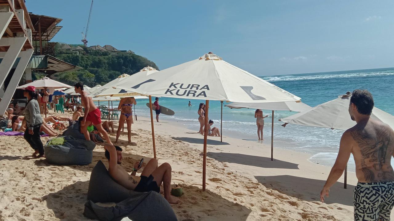 Pantai Bingin Setelah Penertiban: Keindahan Tersingkap, Ekonomi Terguncang