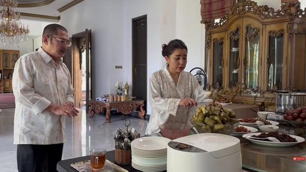 8 Potret Ruang Makan di Rumah Mayangsari dengan Konsep Klasik Modern
