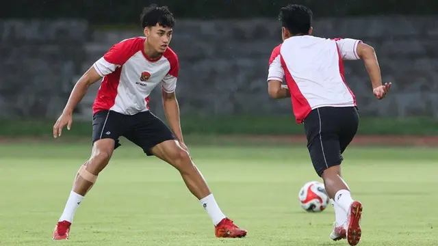 Rafael Struick di Brisbane Roar: Potensi yang Luar Biasa Namun Dapat Tantangan Serius