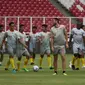 Para pemain Bhayangkara FC bersiap mengikuti latihan di Stadion Utama Gelora Bung Karno, Jakarta, Jumat (26/1/2018). Latihan ini persiapan jelang laga J.League Asia Challenge melawan FC Tokyo. (Bola.com/Asprilla Dwi Adha)