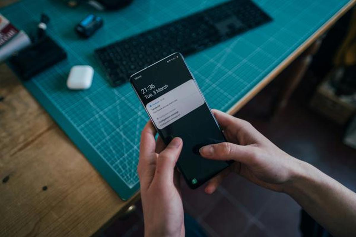 10 Fitur Android yang Belum Ada di iPhone Sampai 2025