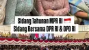 Senada dengan Titiek Soeharto, Mulan Jameela kenakan kebaya kutubaru baby blue silver. Di balik kebaya birunya, ia kenakan inner berkerah tinggi berpayet dan hijab lilit [@mulanjameela1]