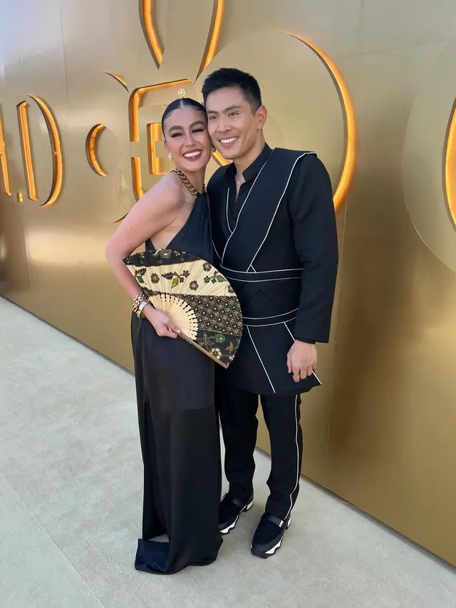 Karier Makin Mentereng, Penampilan Agnez Mo Bangga Kenakan Batik saat Hadiri Event Internasional