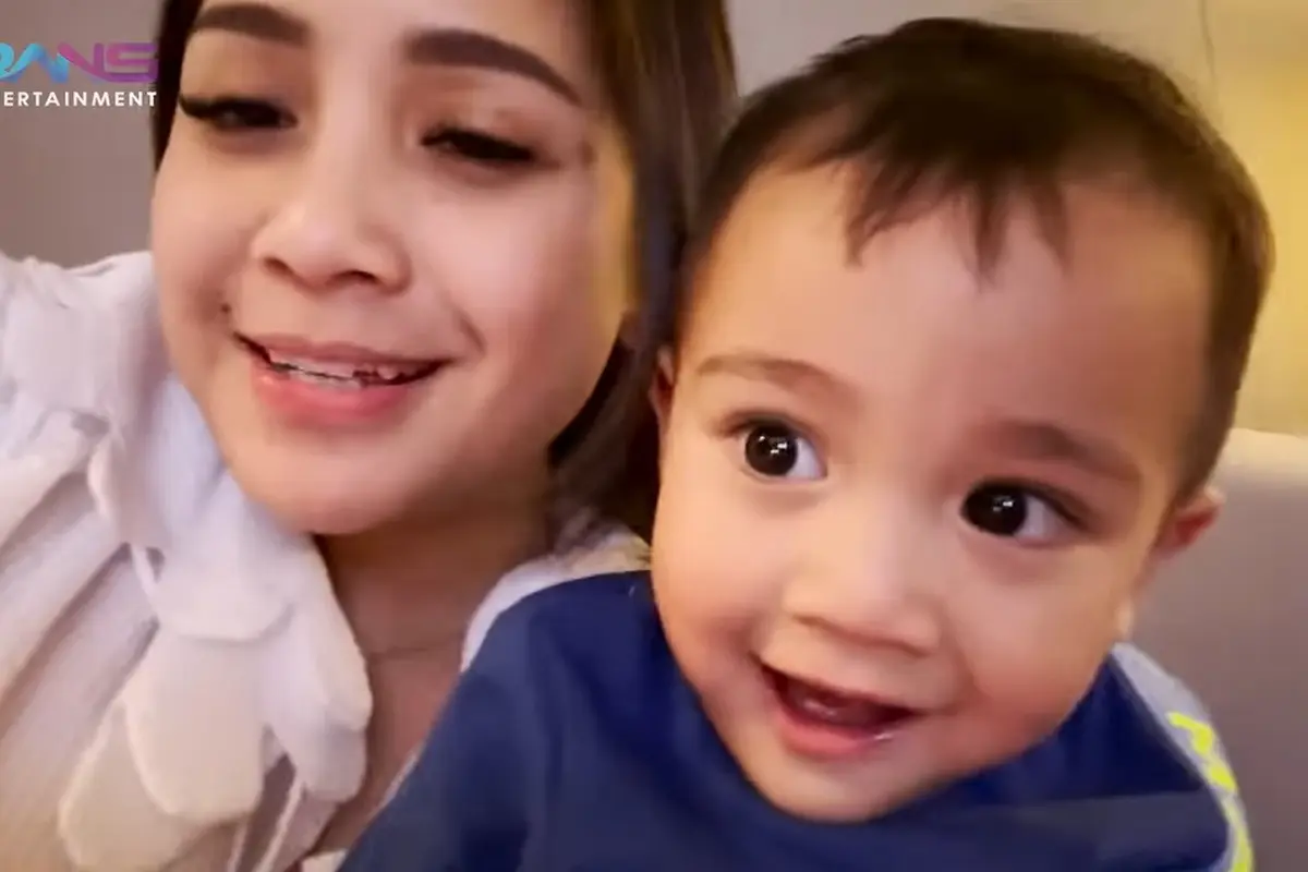 Nagita Slavina dan Rayyanza. (Foto: YouTube Rans Entertainment)