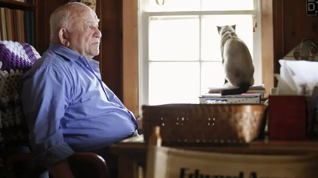 Ed Asner pada 2009.  (AP Photo/Damian Dovarganes, File)