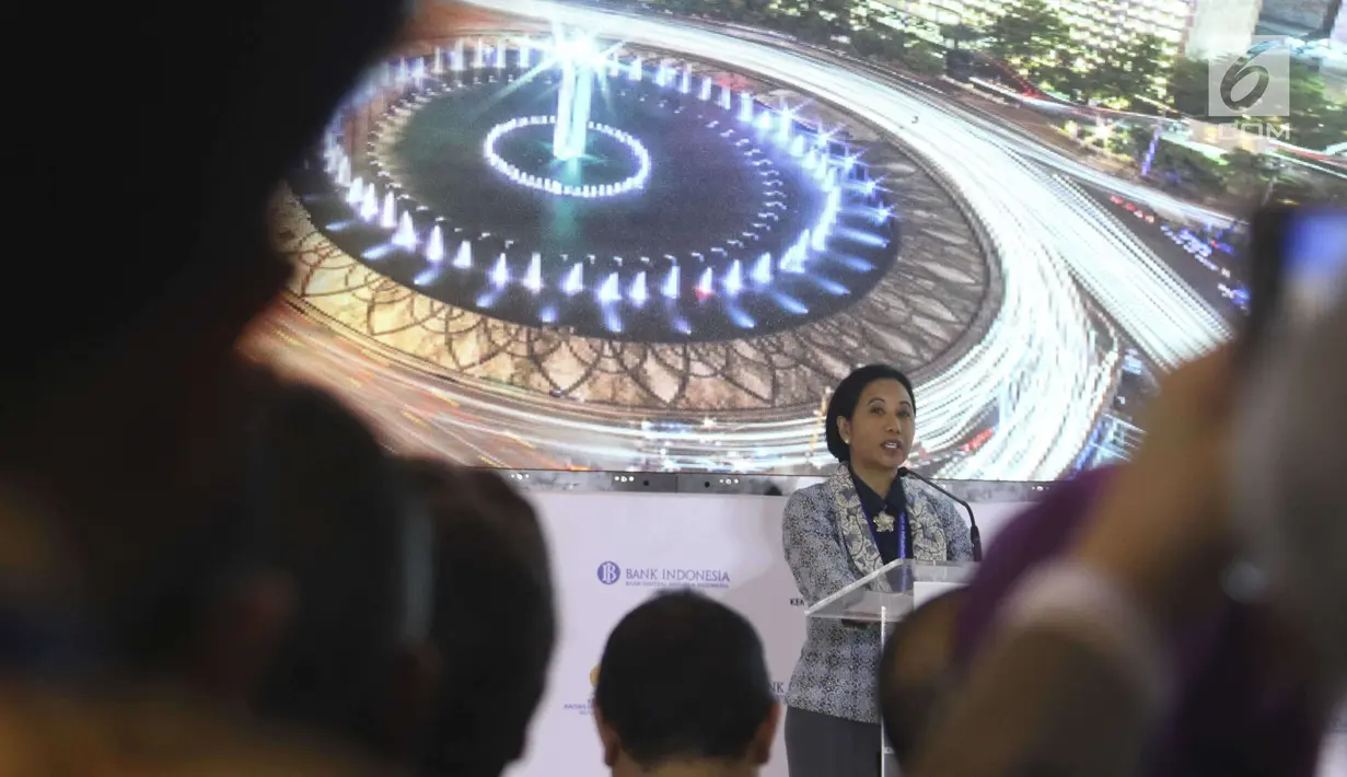 Menteri BUMN Rini Soemarno memberi sambutan dalam IIF 2018 di IMF-WB 2018, Bali, Selasa (9/10). Kerjasama 21 proyek infrastruktur pada 12 BUMN senilai total USD13,6 miliar dengan investor lokal dan asing pada 11 Oktober 2018. (Liputan6.com/Angga Yuniar)