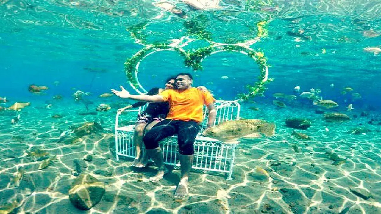 Jajal Umbul Ponggok, dari Menyelam sampai Berpose di Dalam Air