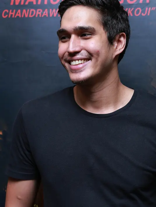 "Di sini gak ada seksi-seksian. Ceritanya bagus, alurnya saya rasa cocok buat anak muda atau bahkan keluarga,” imbuh Marcel saat ditemui di kawasan Setiabudi, Jakarta Selatan, Senin (7/12/2015). (Galih W Satria/Bintang.com)