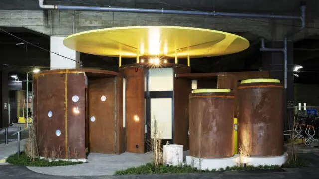 Sasazuka Greenway Public Toilet (Junko Kobayashi)