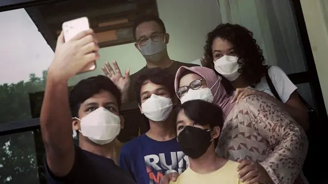 Anies Baswedan dijenguk istri dan anak. (Foto: Instagram @fery.farhati)