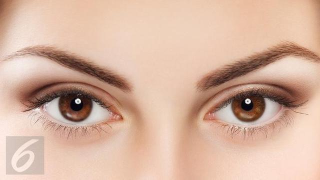 Tips Bermain Eyeshadow untuk Kelopak Mata Kecil