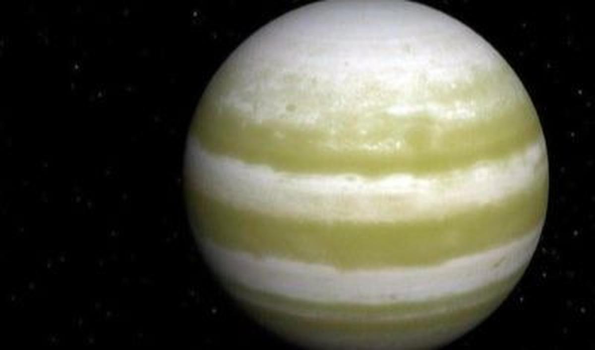 Vivien Parmentier, seorang peneliti di Observatorium Côte d'Azur (Prancis) dan salah satu penulis studi tersebut mengatakan bahwa LTT9779 b dapat membentuk awan logam yang sangat panas. Ini karena berasal dari atmosfernya.