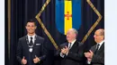 Cristiano Ronaldo mendapat penghargaan Medal of Merit dari Pemerintah Madeira di Funchal, Madeira, Portugal, 21 Desember 2014. (AFP/Gregorio Cunha)