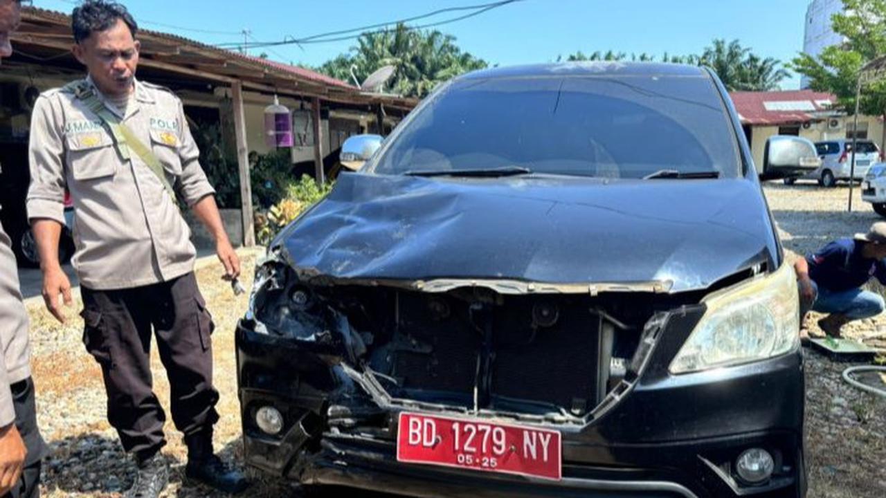 Mobil Dinas Dikendarai Kadis Perhubungan Mukomuko Kecelakaan!