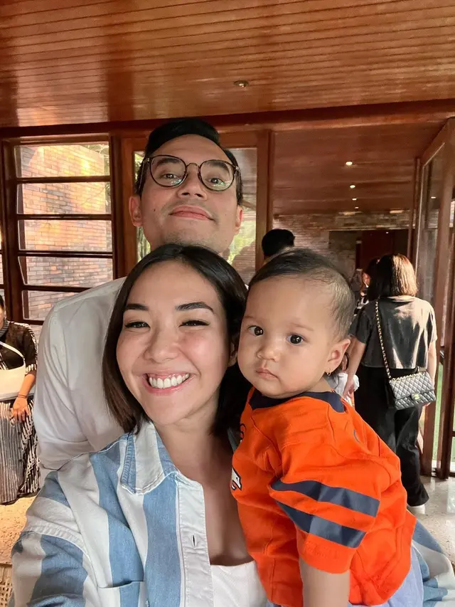 [Fimela] Gisella Anastasia Tampil Mesra dengan Rino Soedarjo, Kehadiran Wijin Bikin Netizen Salfok